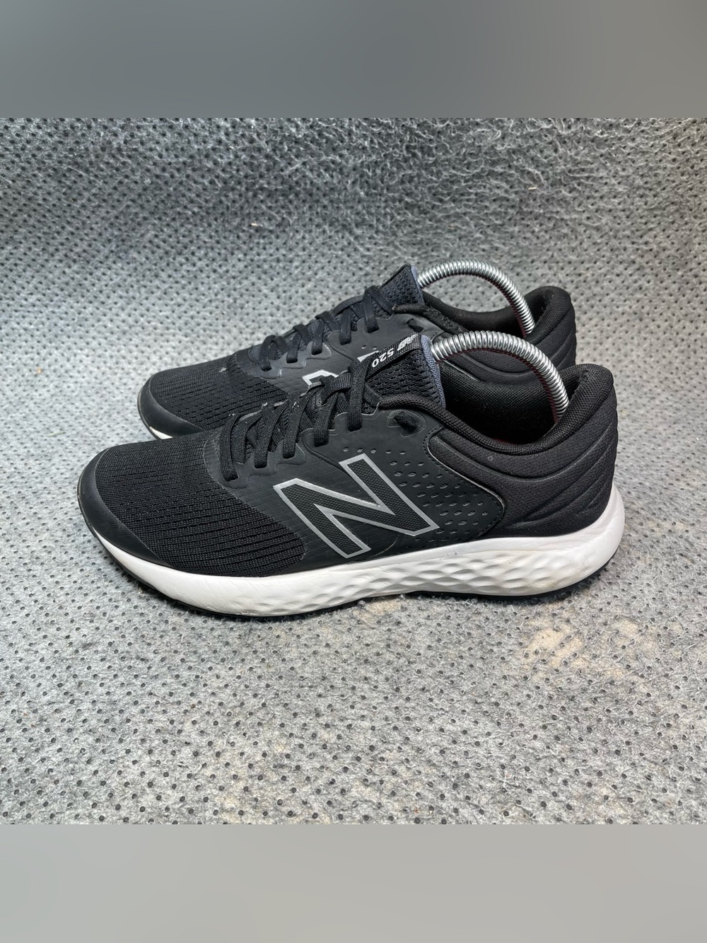 New Balance 520 Black Running Shoes Size 9 Men’s